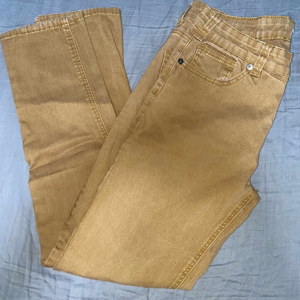 khaki pants